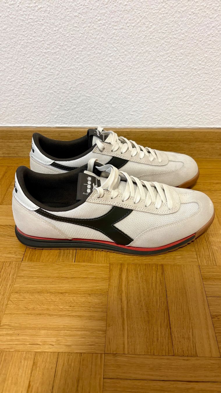 Diadora Scarpe da uomo: Diadora Cross Sneaker - White / Black Beluga – Nuovo (secondo la descrizione) da Bern venduto da desmo821