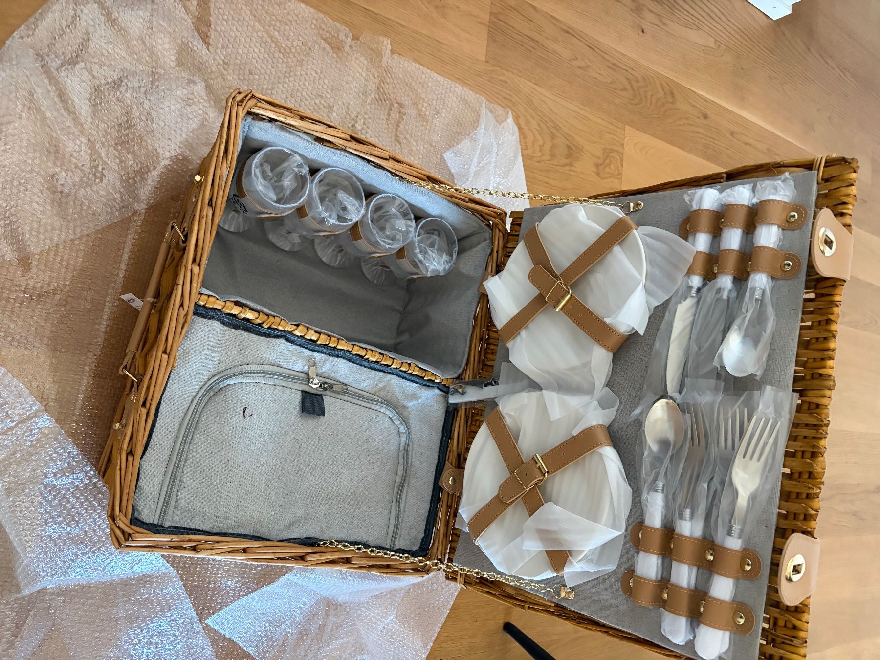 Autres articles pour la maison: Picknickkorb 4 Pers. – Neuf avec emballage d'origine à Winterthur par tob_py88