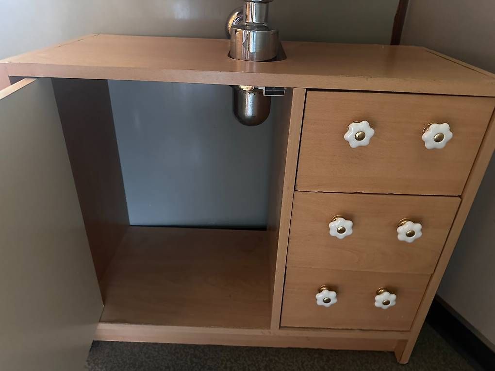 Kommoden: Armoire sous-évier / meuble de rangement  35 CHF – Gebraucht aus Aigle von jlu_bh75 1