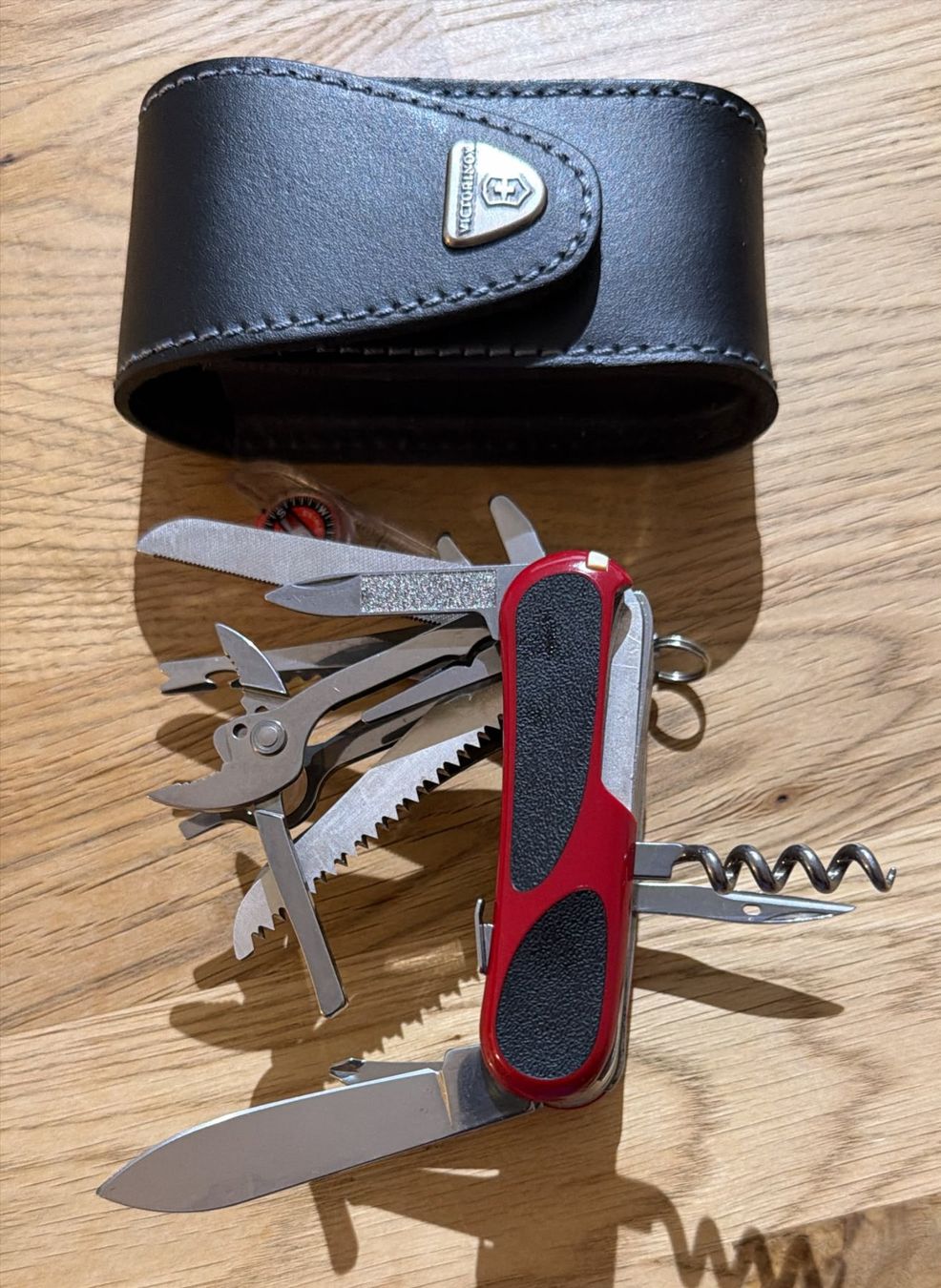 Victorinox Couteaux de poche: VICTORINOX  TASCHENMESSER EVOLUTION  GRIP RED/BLACK MIT ETUI – D'occasion à Zürich par Frei-Occasionen 3