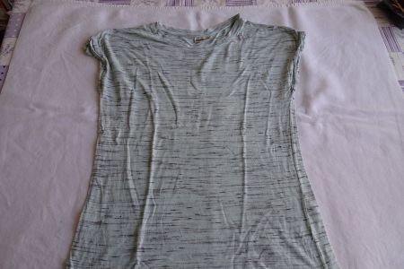 T-Shirt hellgrün gemustert Gr. XS - S