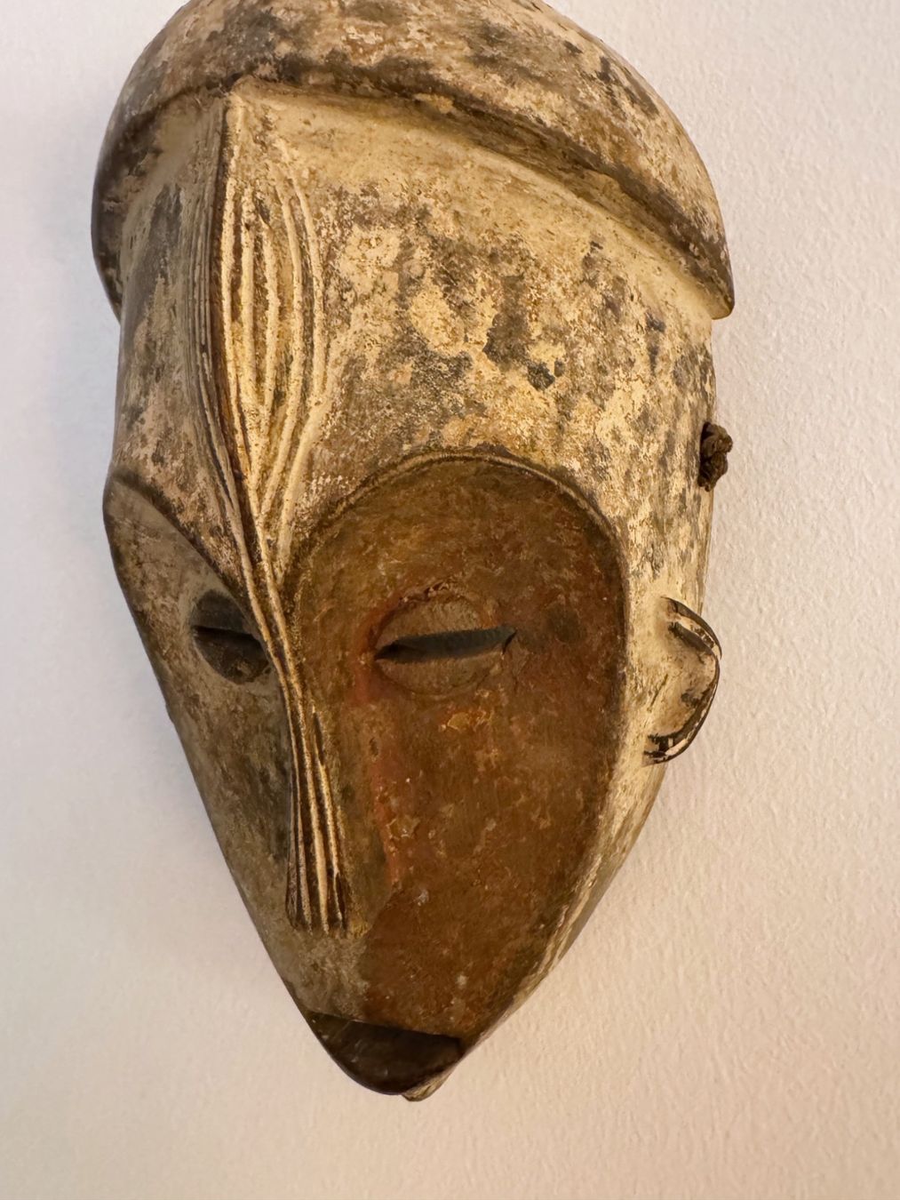 Internationale Kunst: Ngbandi-Maske, Kongo – Holz, polychrom gefasst, ca. 28 cm – Gebraucht aus Zürich von willson-quayle 2