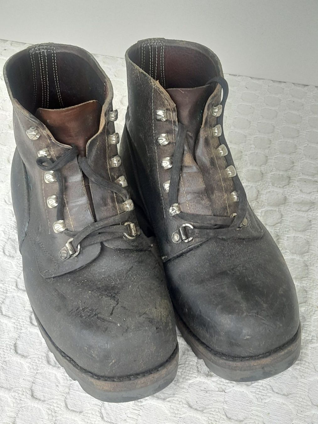 Bally Scarpe da uomo: Alte Militärschuhe/Wanderschuhe Bally 27 – Usato da Thun venduto da Treff.....e 7