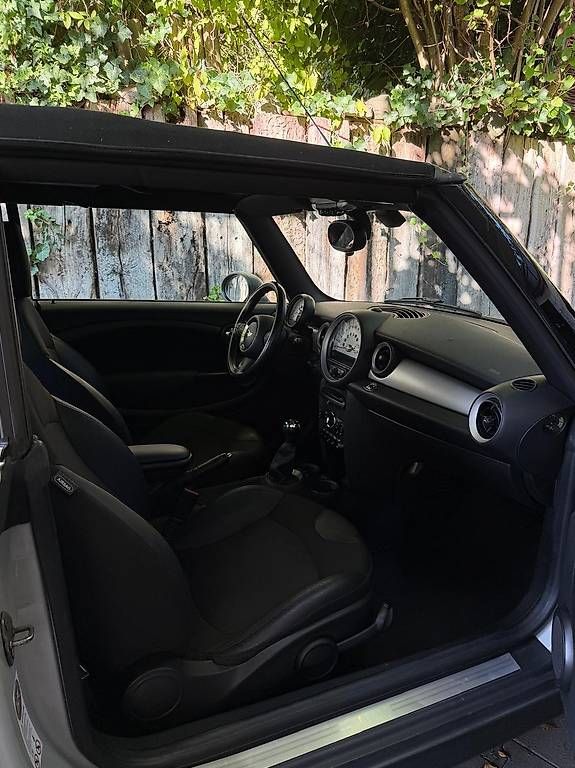 Autos: Mini ONE Cabrio - 1. Hand - mit MFK – D'occasion à Wilen b. Wollerau par iva_n8v7 4
