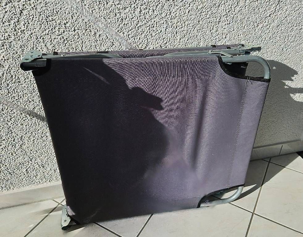 Chaises longues: Liegestuhl grau – D'occasion à Rickenbach b. Wil par cornetta 3