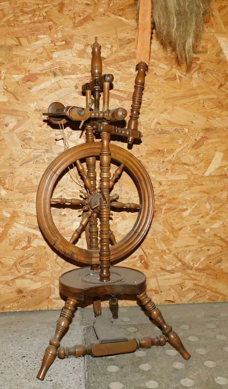 Ruote per filare: Spinnrad altes Holzspinnrad – Usato da Sursee venduto da 76 3