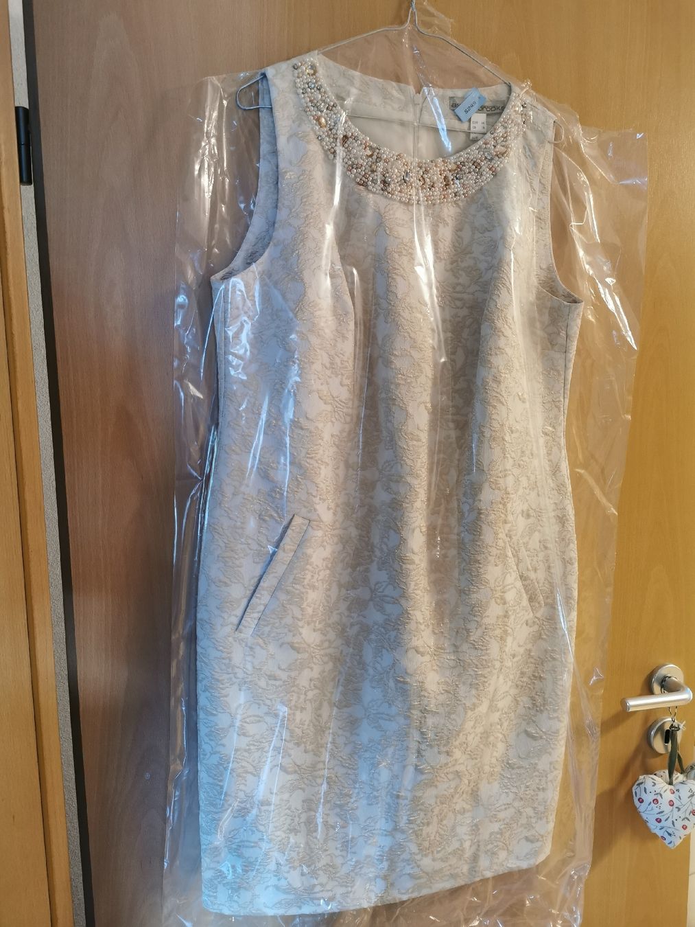 Vestiti: Cocktail Kleid Grösse 44 – Nuovo (secondo la descrizione) da Oberwangen TG venduto da Oshiraz