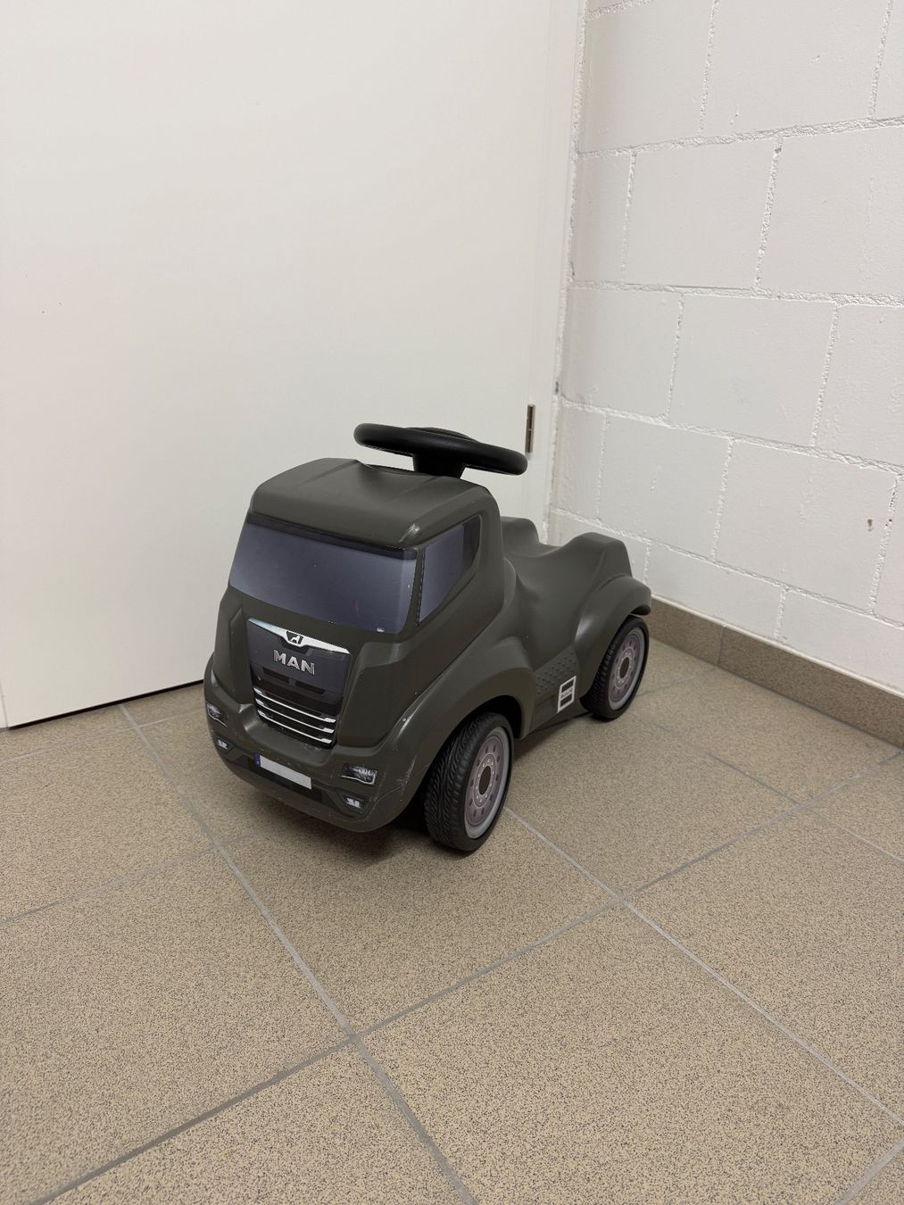 Fahrzeuge für Kinder: Rutschfahrzeug MAN LKW – Gebraucht aus Biberist von swiss-made