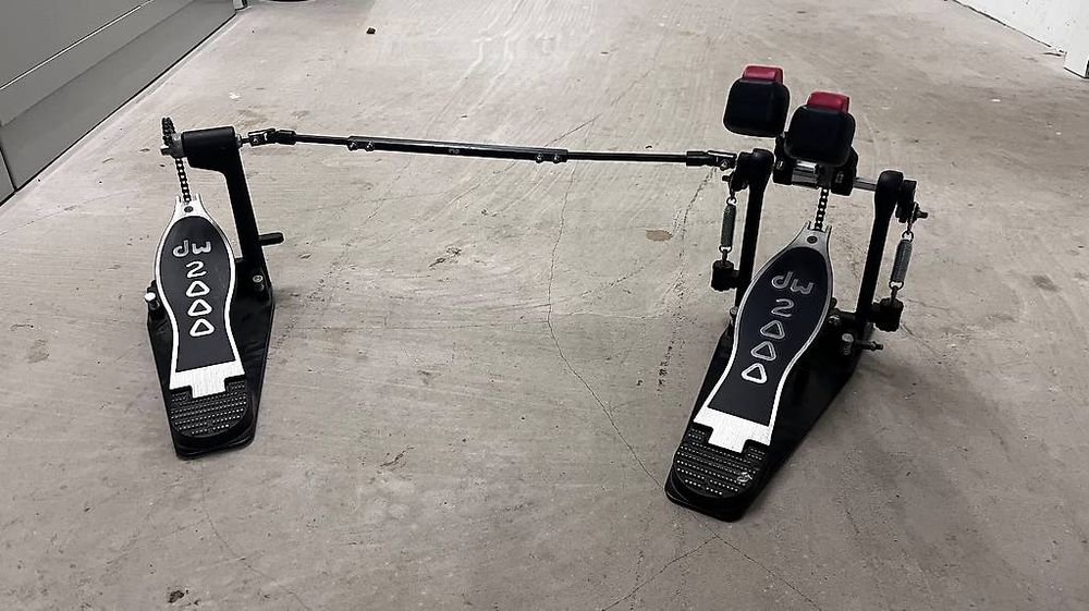 DW 2000 Series Double Bass Drum Pedal DWCP2002 (Gebraucht) in Zürich ...