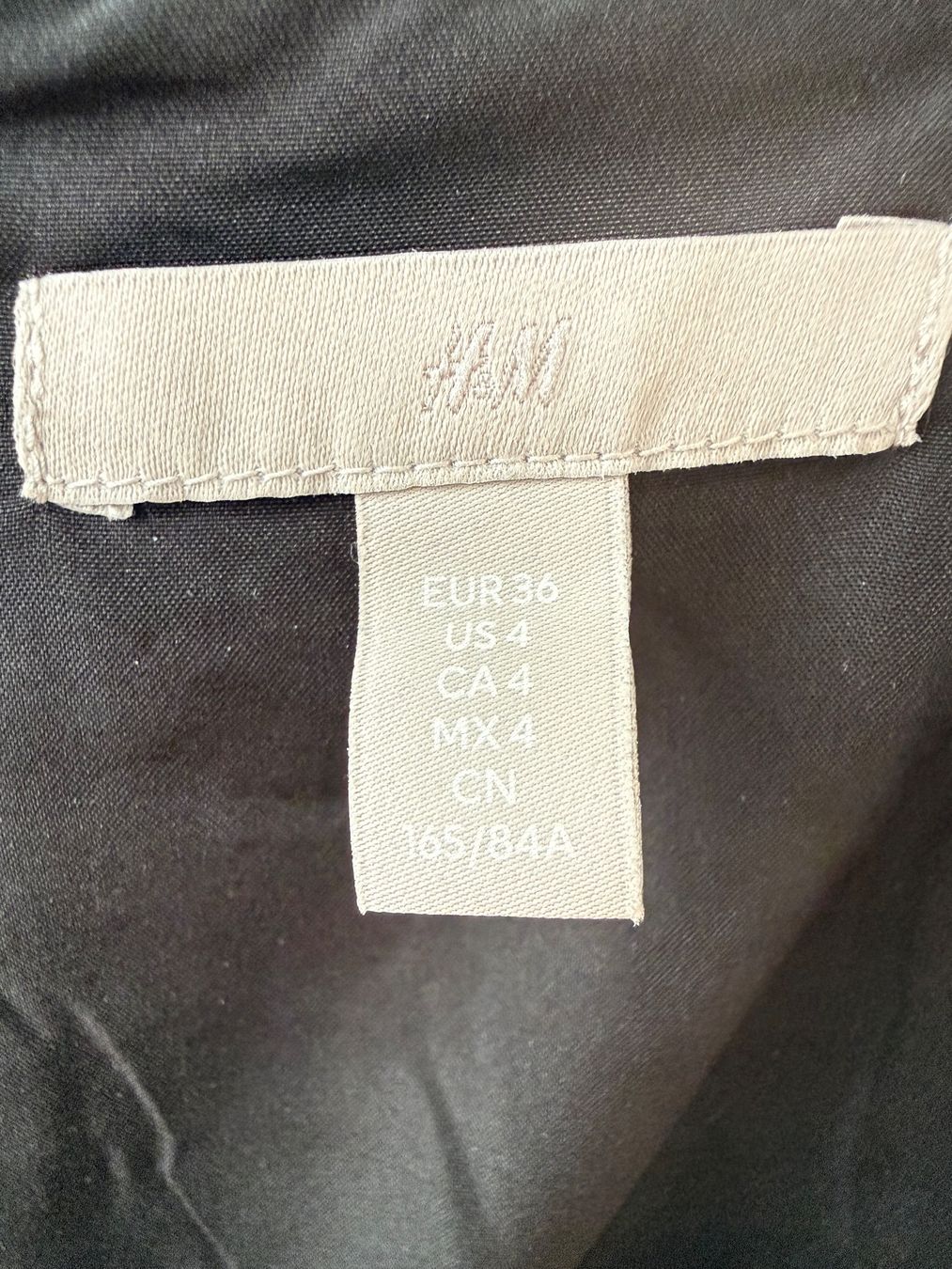 H&M Vestiti: Abito nero H&M taglia EUR 36 – Usato da Liestal venduto da HAELV 1