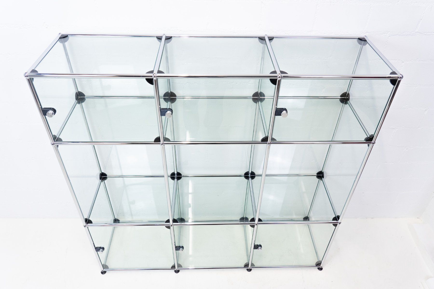 USM Vitrinen: USM Haller Vitrine Nr. 5 - Lieferung möglich – Gebraucht aus Schaffhausen von Studio-Ara 3