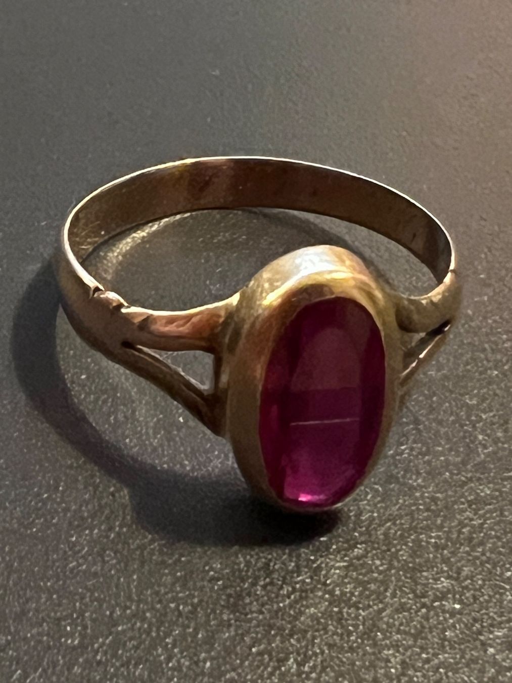 Anelli: Gold-Ring 14K mit Rubin – Usato da Chur venduto da Penting1935
