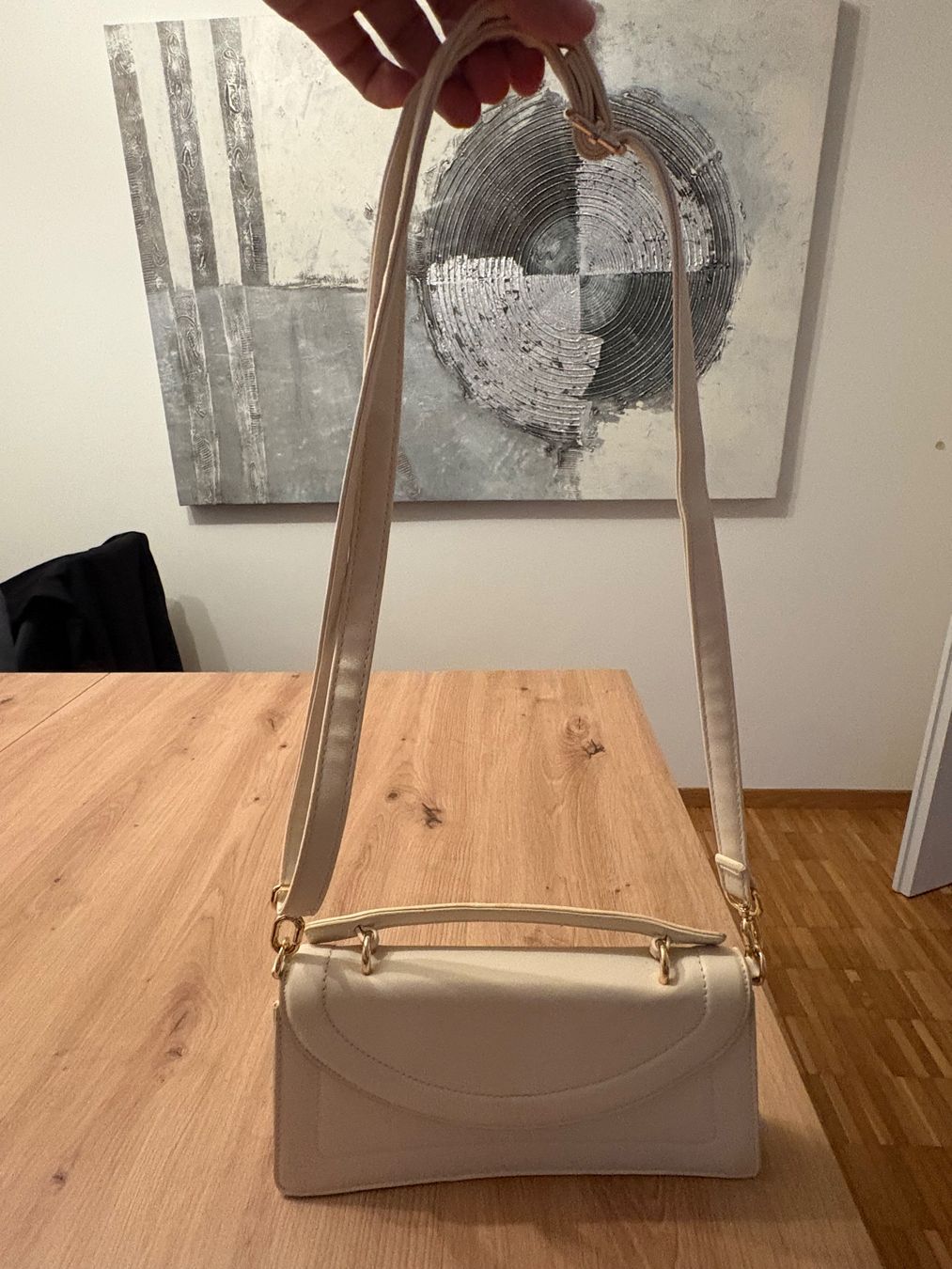 Taschen für Damen: Handtasche weiss mit Schulterriemen – Gebraucht aus Kloten von swarovski16 6