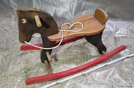 Schaukelpferd aus Holz, Vintage, Kinderspielzeug Retro