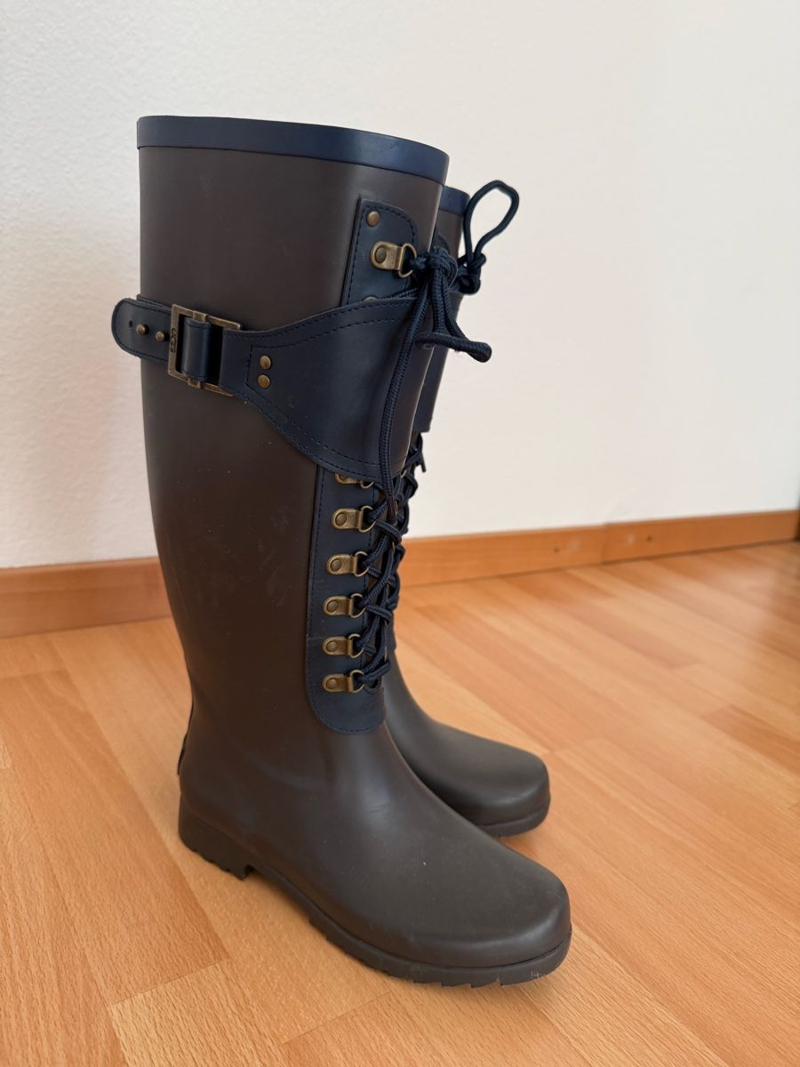Ugg Scarpe da donna: UGG rain boots, size 37 – Usato da Seon venduto da Avina12 1