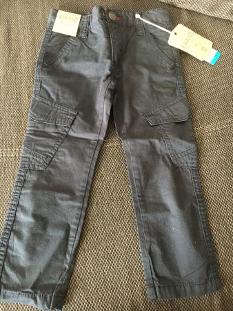 Dunkelblaue, neue Hosen Gr. 104