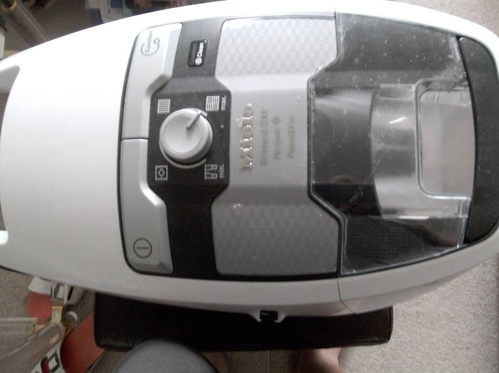 Aspirapolveri & Accessori: Aspirateur Miele sans sac – Usato da La Conversion venduto da Bloublou