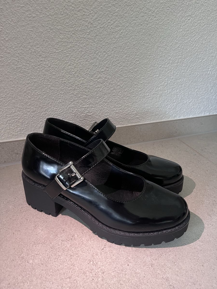 Scarpe da donna: Schwarze Mary Jane Pumps – Nuovo (secondo la descrizione) da Bünzen venduto da car_j9ph