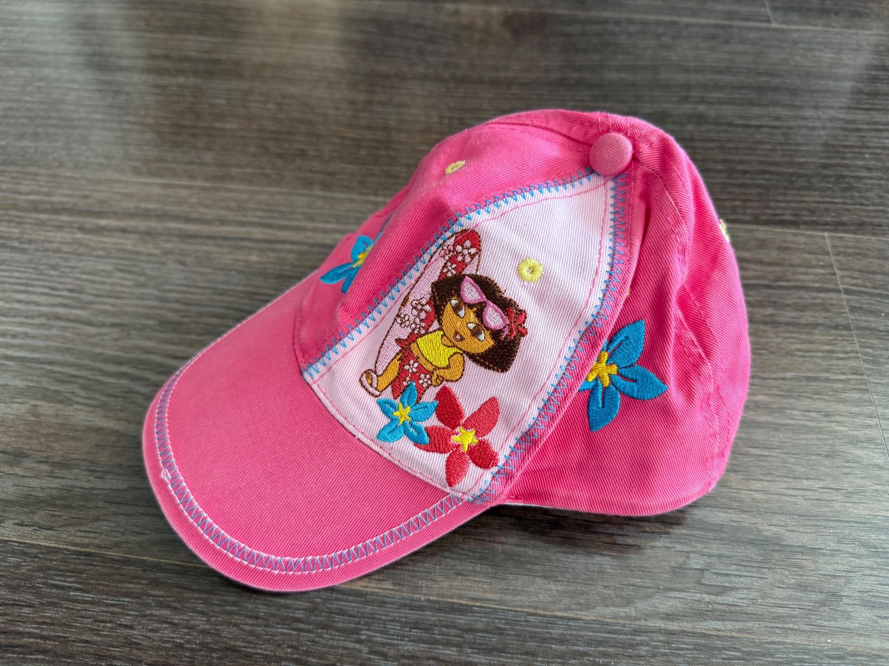 Altro abbigliamento per bambina: Casquette Dora 2-5 ans – Usato da Chermignon-Bas venduto da mioumiou34