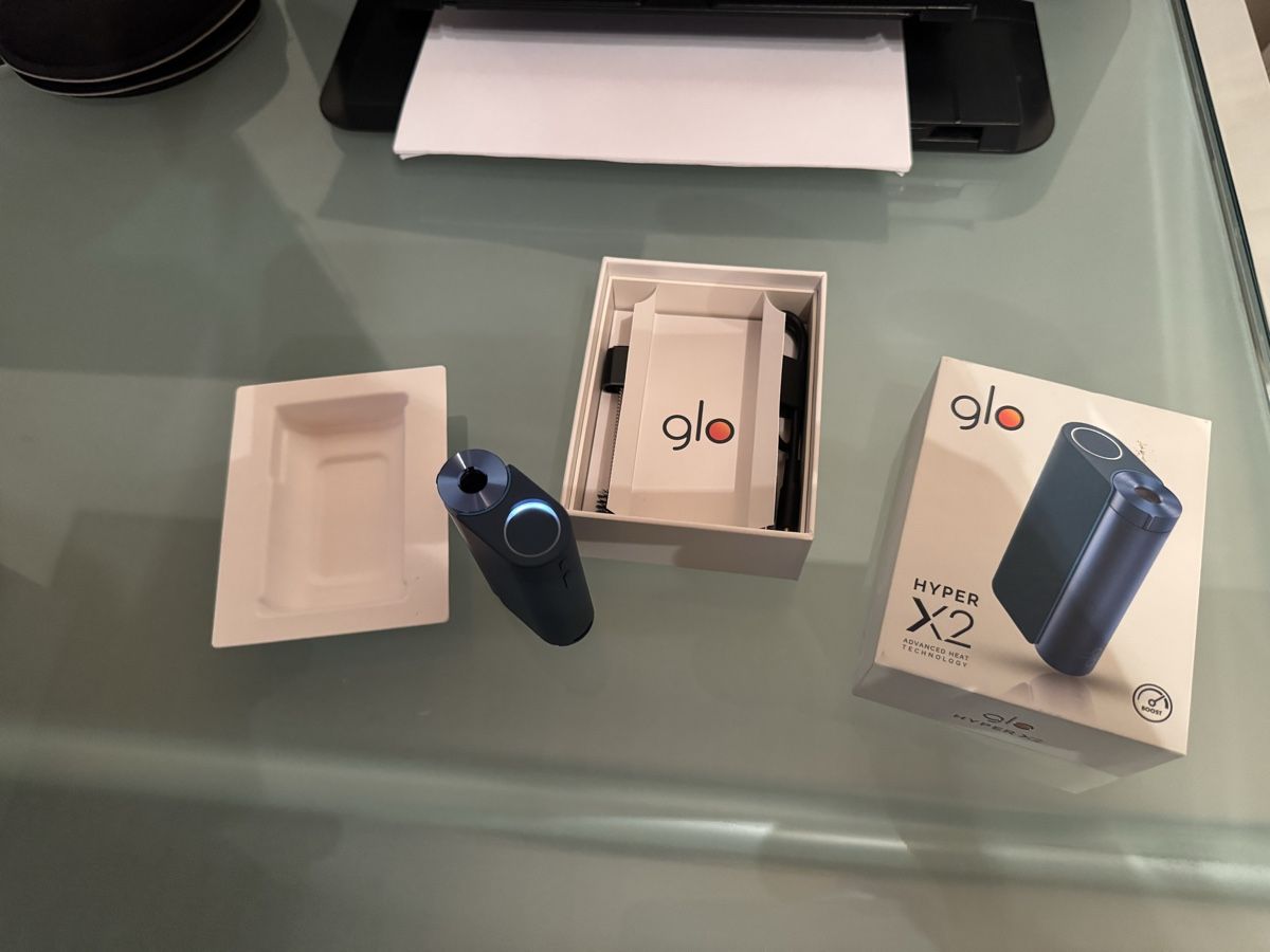 Glo Altri Prodotti per fumatori: Glo Hyper X2 Tabakerhitzer dunkelblau mit Zubehör – Usato da Cham venduto da Svetlana30
