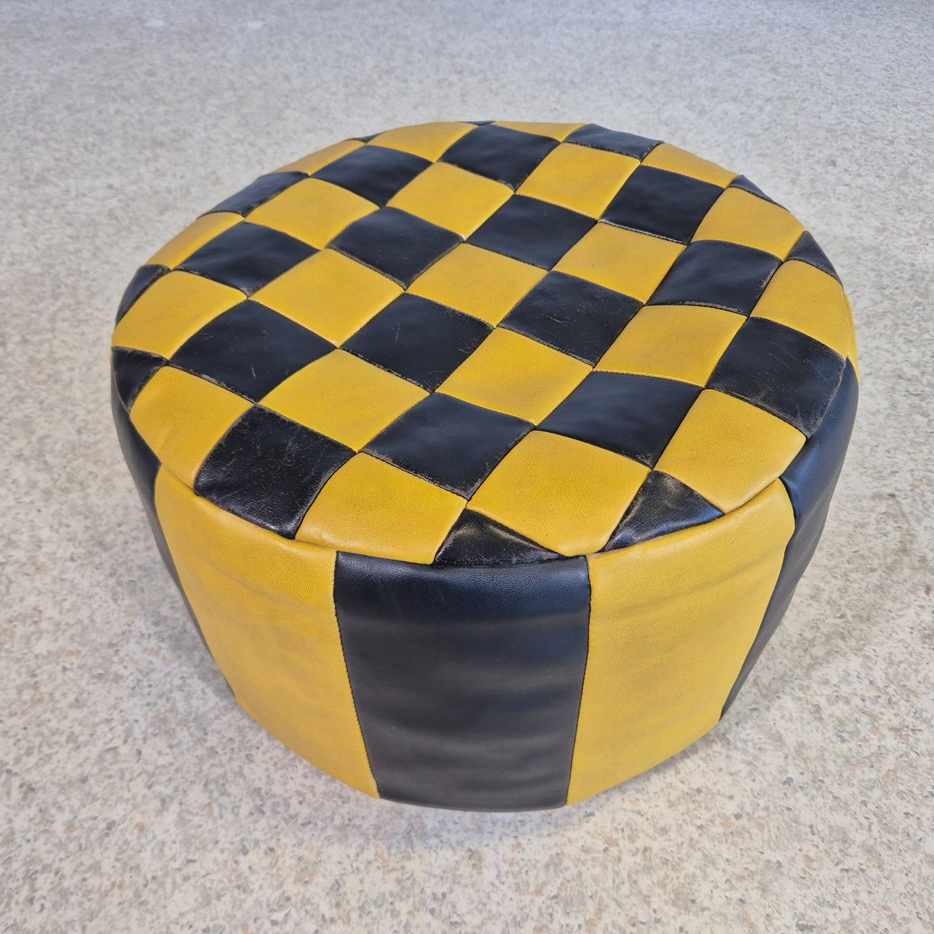 Sgabelli: Vintage Leder Pouf Höcker Hocker Polster - Höcker – Usato da Nottwil venduto da Wondewa-Shop 2