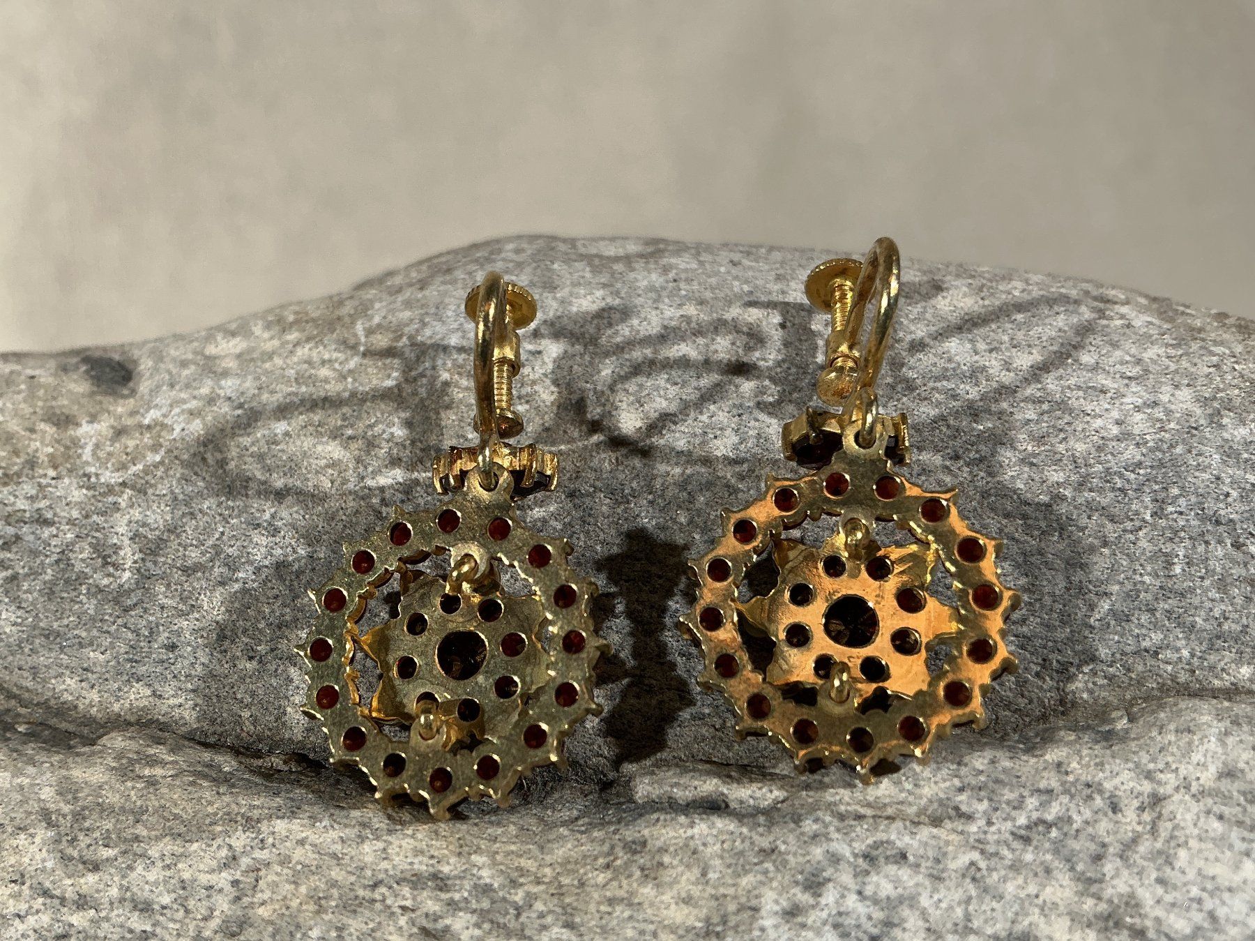 Orecchini pendenti & Orecchini a lobo: BÖHMISCHER GRANATSCHMUCK Ohrclip mit Perlen – Nuovo (secondo la descrizione) da Richterswil venduto da Restwert_Richterswil 9