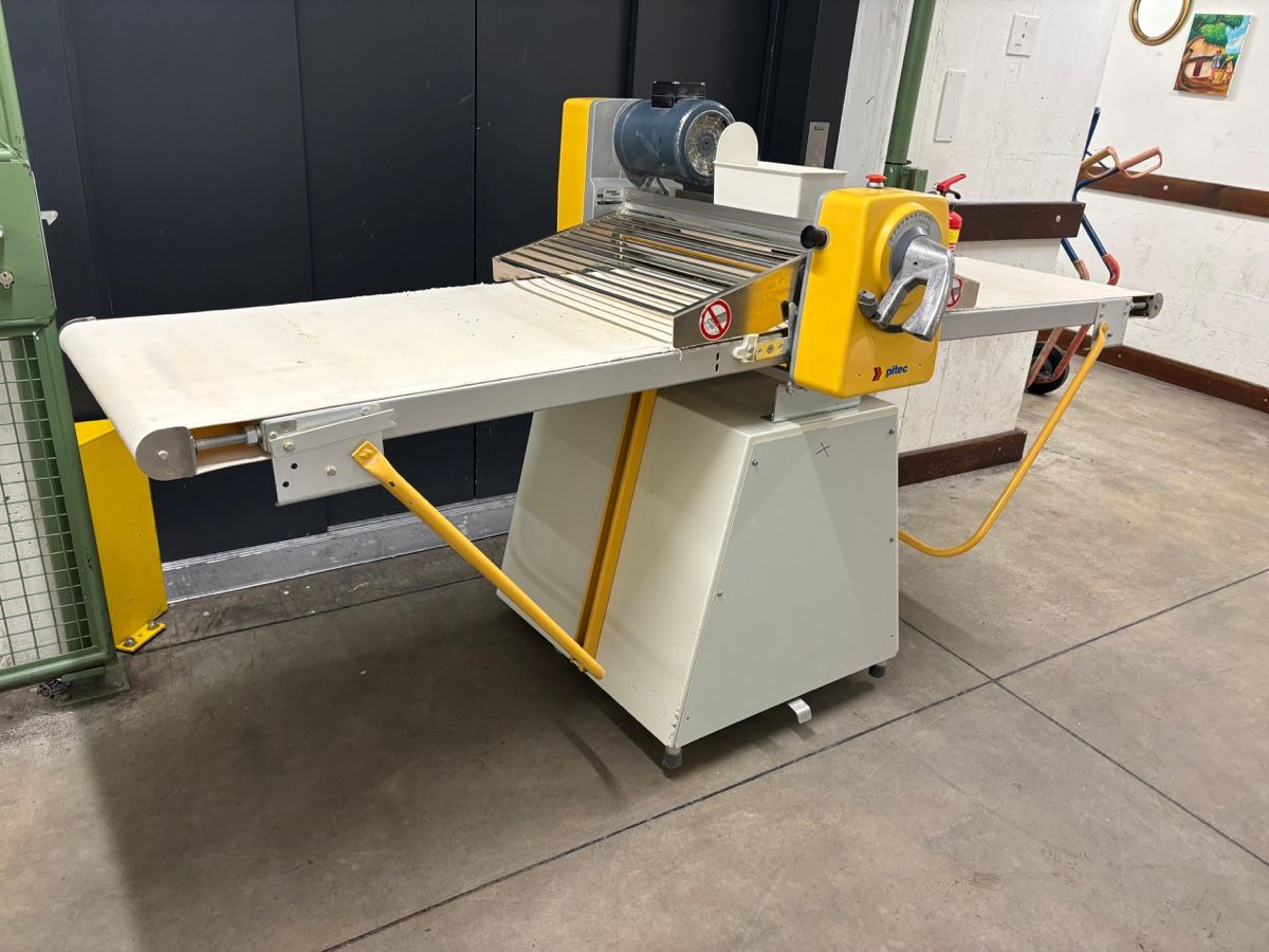 Elettrodomestici da cucina: Ausrollmaschine – Usato da Dietikon venduto da dia_y8y5 7