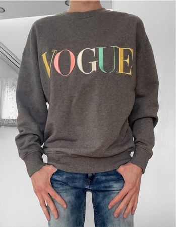 VOGUE Oversize-Sweatshirt grau, bunte Stickerei, Gr. S