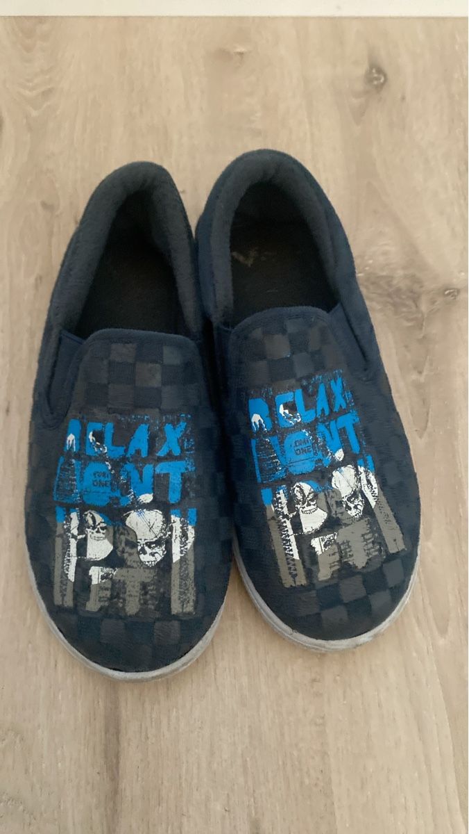 Chaussures garçon: Chaussons taille 32 – D'occasion à Chamoson par Pince26