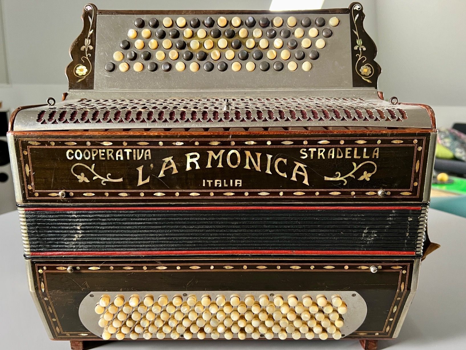 Strumenti musicali: Altes Akkordeon Stradella – Usato da Rosshäusern venduto da roeschti07