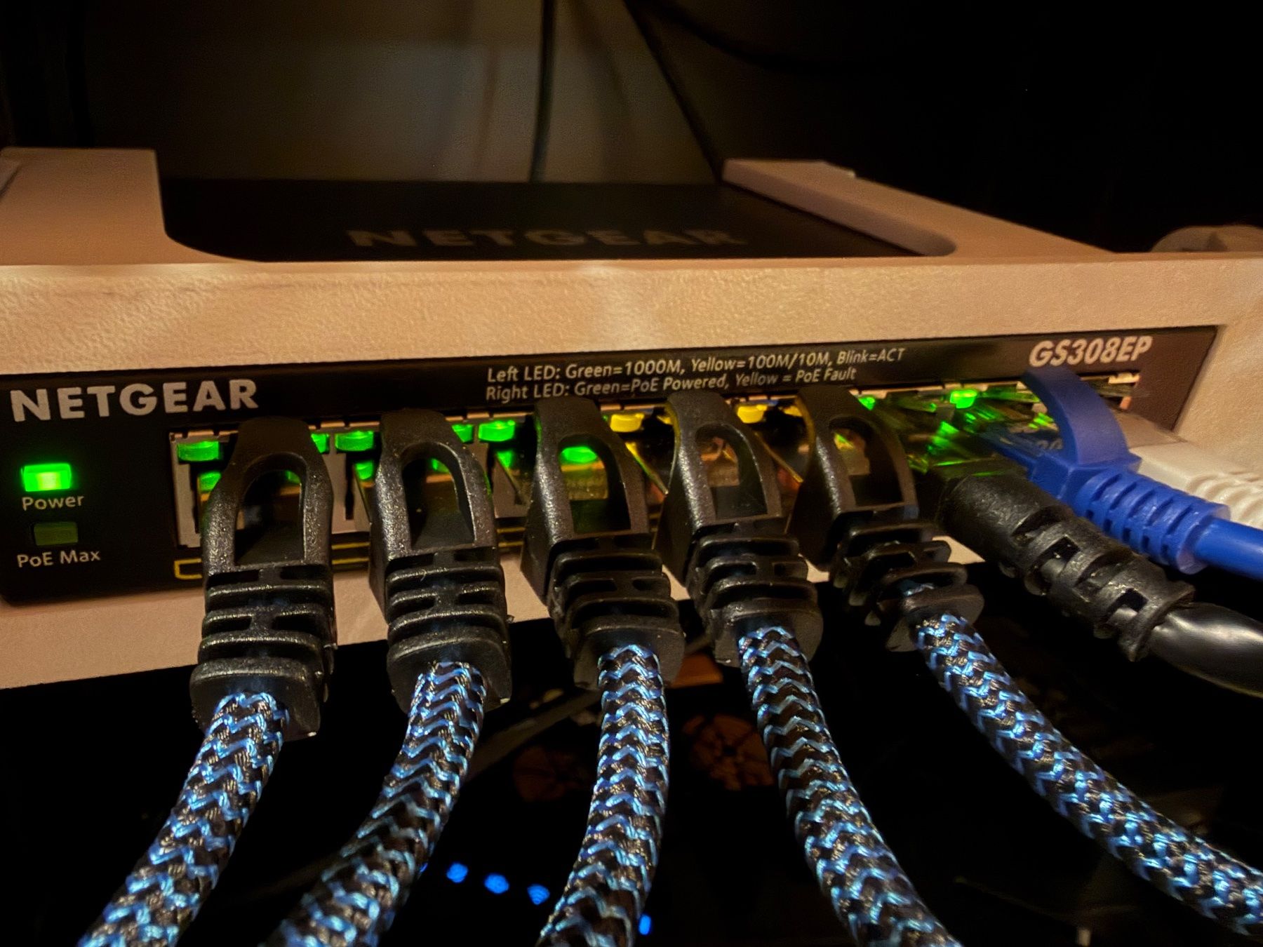 Hub & Switch: Netgear Gs308EP Poe Switch Managed – Usato da Chur venduto da gam_78gy