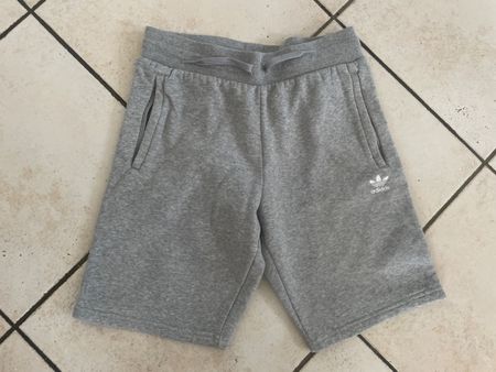 Neue Adidas Sweat Shorts, Gr. 158/12-13J, Grau