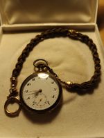 Taschenuhr mit geflochtenem Ketteli