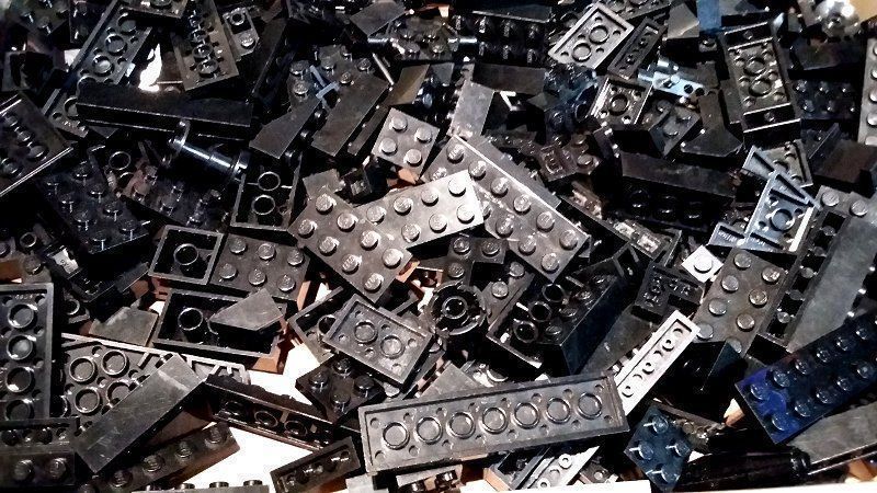 Lego Kit di costruzioni: Lego 200 Schwarze Teile -T25 – Usato da Morges venduto da cardeman61