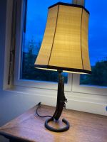 Tischlampe mit Pistolenfuss antike Dekoration Lampe
