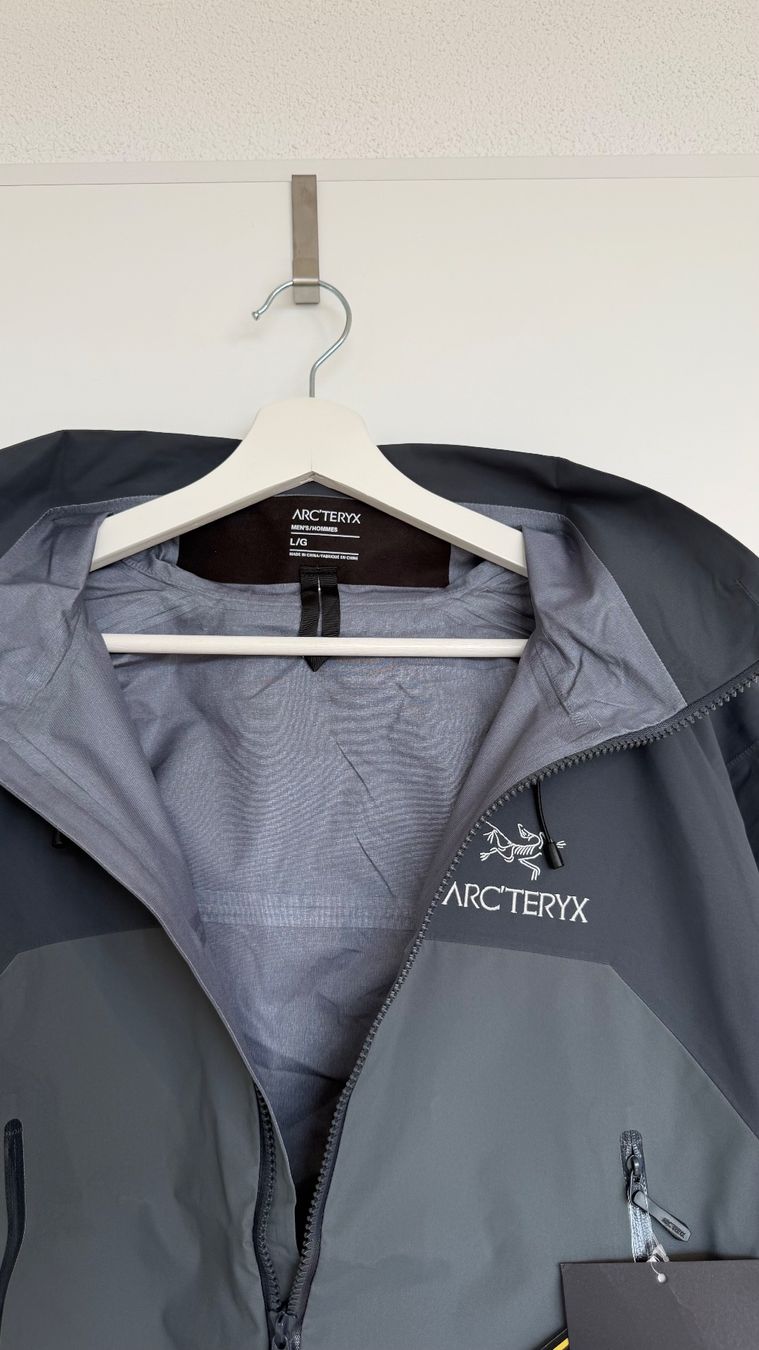 Arcteryx Giacche: Arcteryx Beta AR Jacke Grösse L – Nuovo e nell'imballaggio originale da Waldkirch venduto da SuisseArchiveShop 1