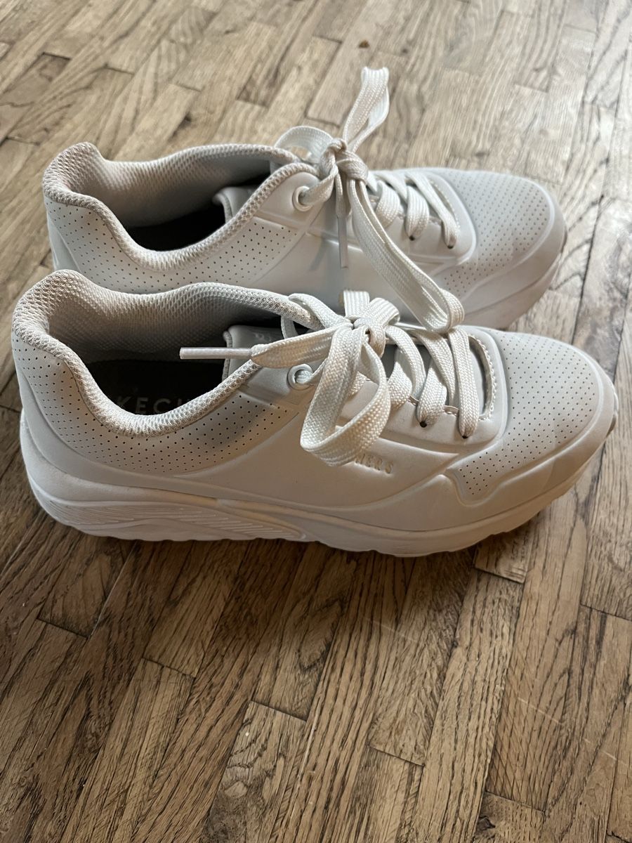 Skechers Schuhe für Jungen: Hallen-Turnschuhe – Neu (gemäss Beschreibung) aus Bern von Melaanie 1