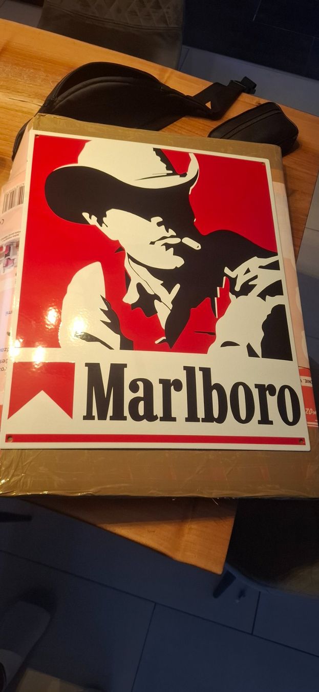 Marlboro Insegne: Marlboro E Mail Schild 50x40 – Usato da Rorbas venduto da Fugsuzo