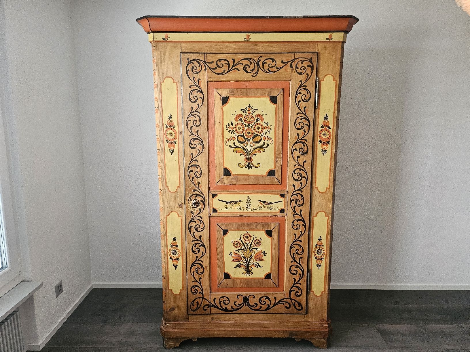 Armadi: Antiker Tannenschrank – Usato da Jona venduto da trearte01