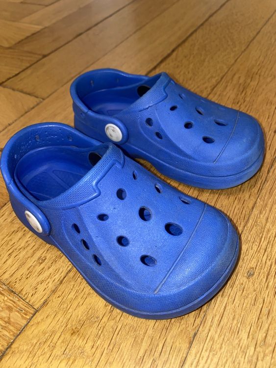 Crocs Schuhe für Jungen: Hausschuhe Gr. 24 / C4 – Gebraucht aus Bern von Elisa64