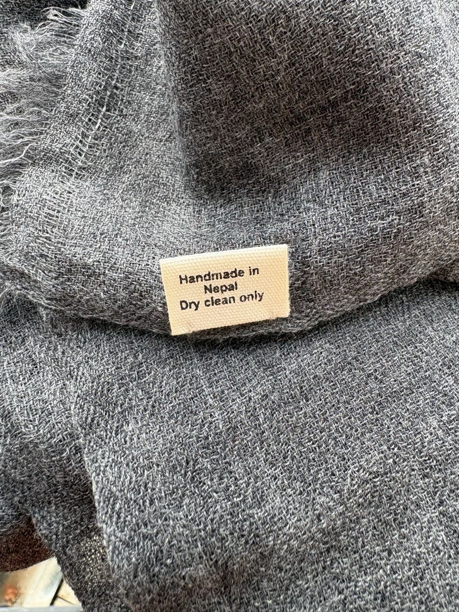 Foulard & Sciarpe: Sciarpa 100% cachemire grigio  – Nuovo (secondo la descrizione) da Arzo venduto da ali_d6c5 1