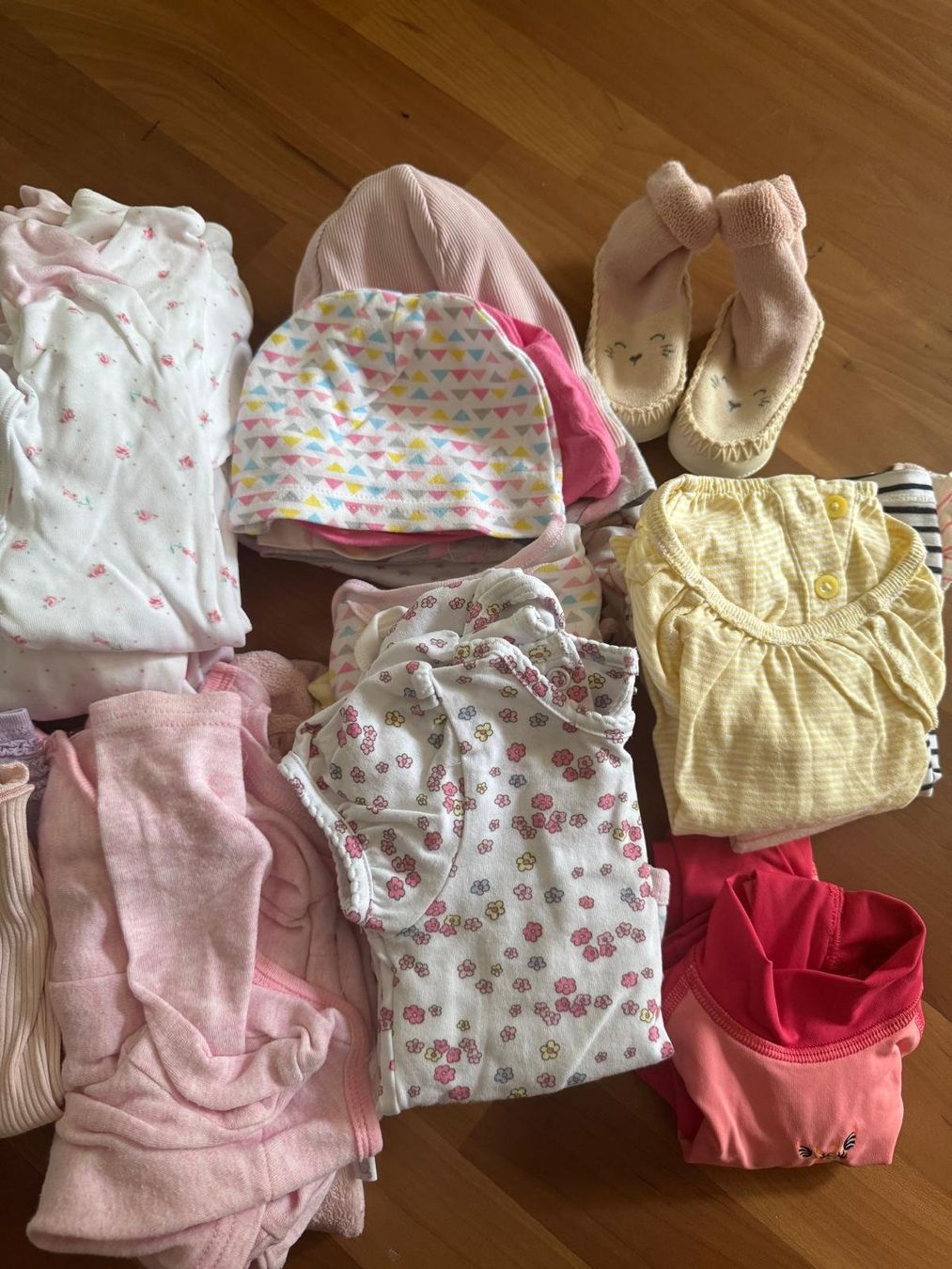 Lotti & Set di vestiti: Kleiderpaket Mädchen Grösse 56 – Usato da Hinwil venduto da Bbudget 1
