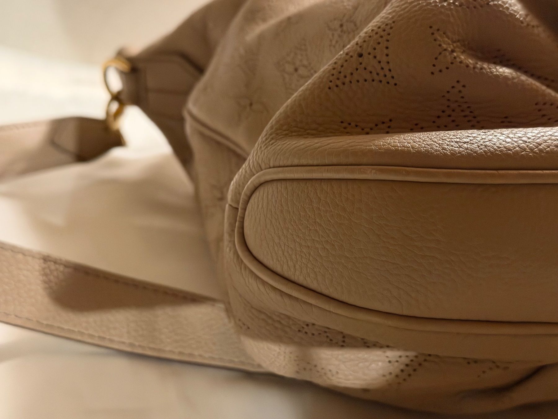 Louis Vuitton Borse da donna: LOUiS VUITTON MAHINA SELENE – Usato da Steinen venduto da FIN 2