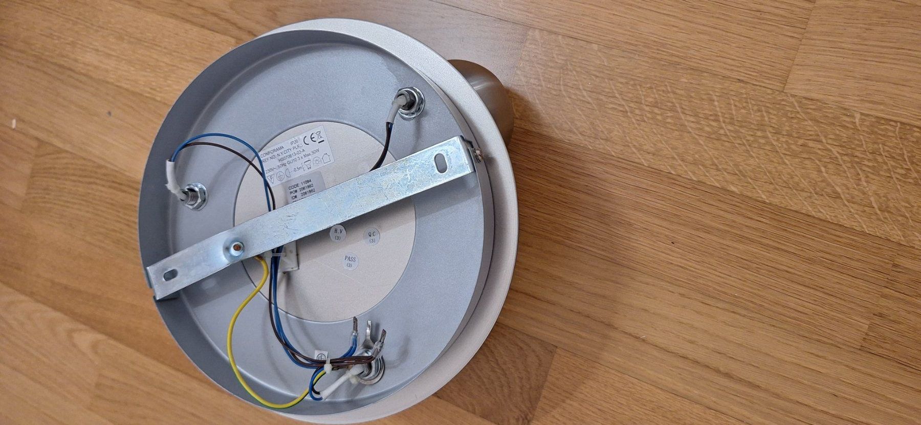Conforama Kronleuchter & Deckenlampen: joli plafonnier LED, 3 spot – Gebraucht aus Lussery-Villars von pousinete02 1