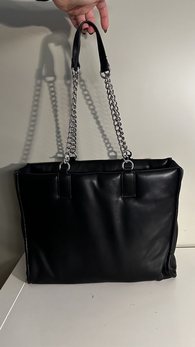 Taschen für Damen: Schwarze Handtasche mit Kette, neuwertig! – Neu (gemäss Beschreibung) aus Winterthur von -BeHappy24- 1