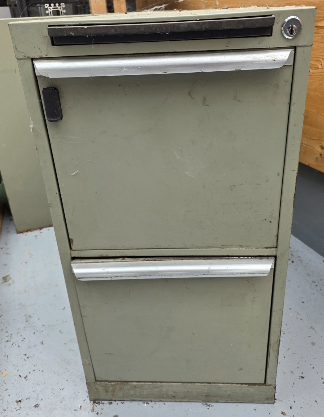 USM Banconi: Caisson de bureau industriel métallique 2 tiroirs gris – Usato da St-Imier venduto da inf_h7kx