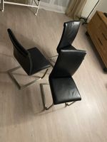 Freischwingerstühle aus Leder schwarz Metallgestell 
