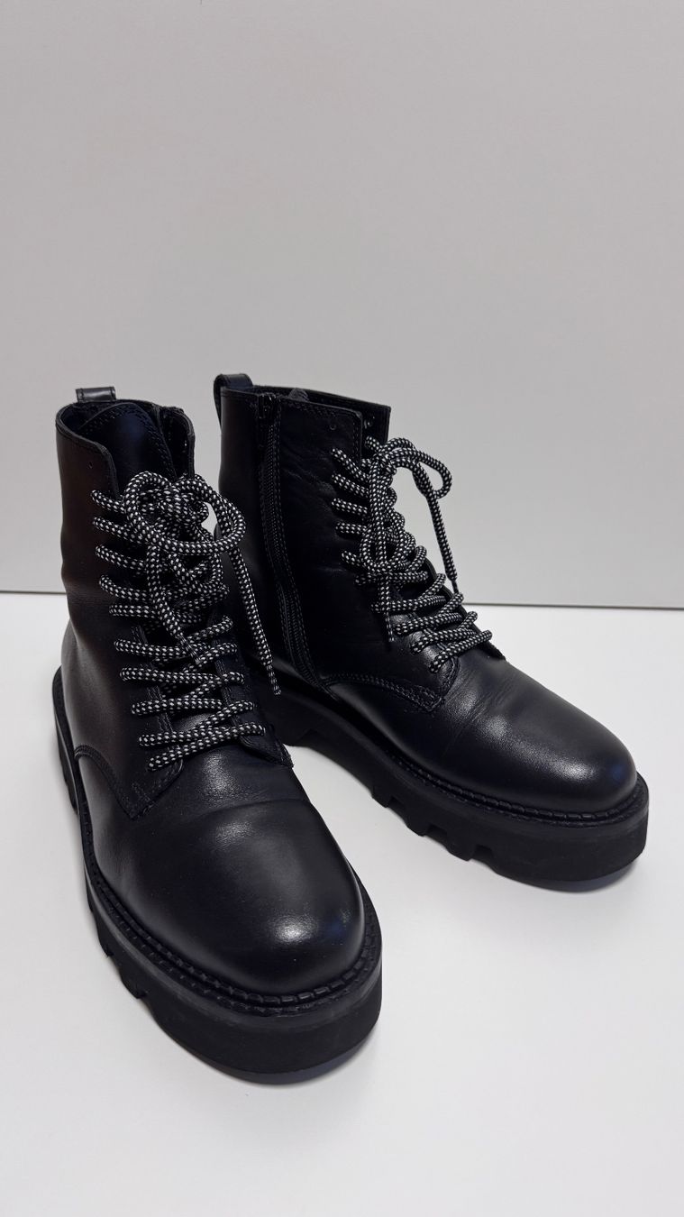 Furla Scarpe da uomo: Schwarze Boots von Furla, Grösse 41 – Usato da Dübendorf venduto da VidiVintage