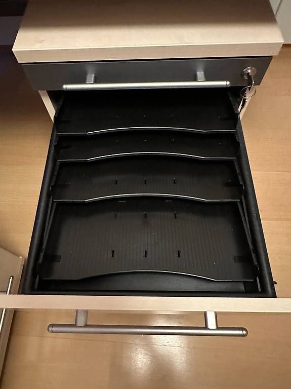 Bureaux: Eckpult Pfister – D'occasion à Unterentfelden par reg_b7p9 4