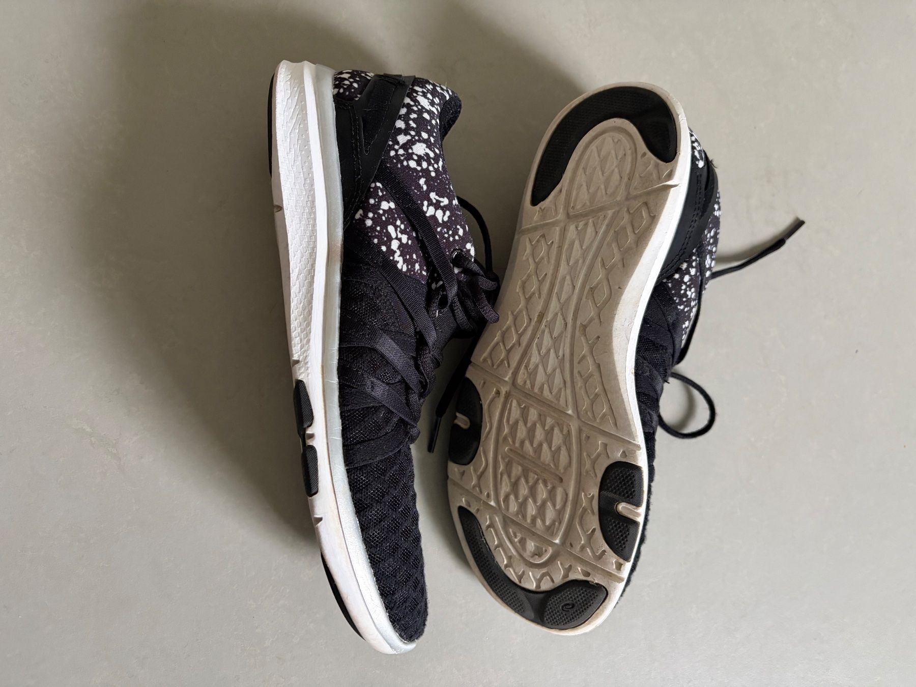 Lowa Chaussures femmes: Asics Grösse 39.5 – D'occasion à Derendingen par flavi-ri 1